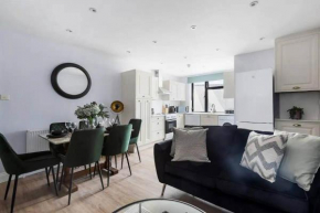 Elegant 3-Bedroom Apartment Near Tube Station - 360 Stays